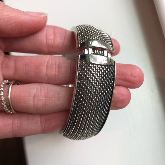 Silver Texture Bangle Clasp - Picture 2 of 4